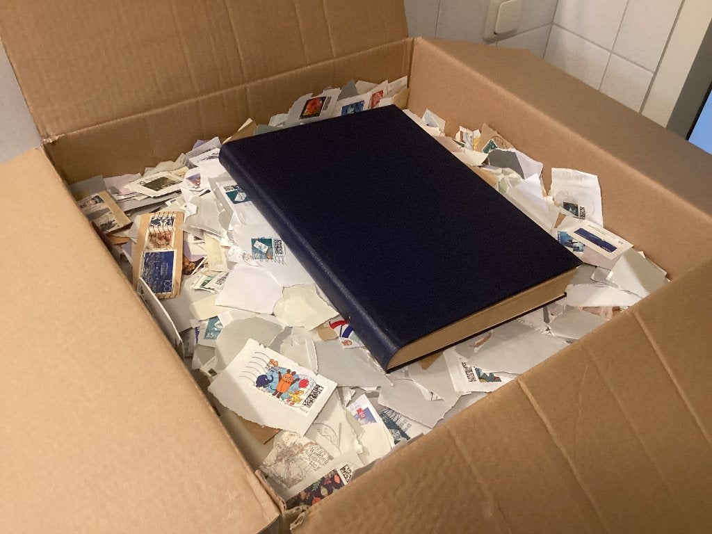 Doos Bund op papier en in insteekboek, Postzegels en Munten, Ophalen of Verzenden, Buitenland