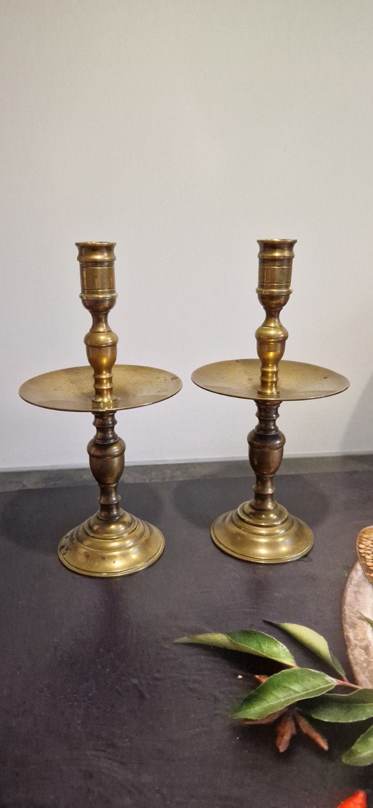 Twee antieke koperen kandelaars, Antiek en Kunst, Antiek | Kandelaars, Ophalen of Verzenden, Koper of Brons