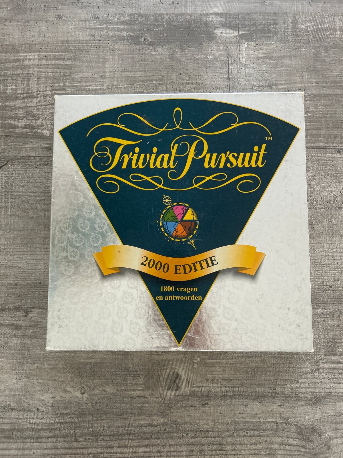 Trivial Pursuit 2000 Editie Bordspel, Drie of vier spelers, Ophalen of Verzenden, Gebruikt