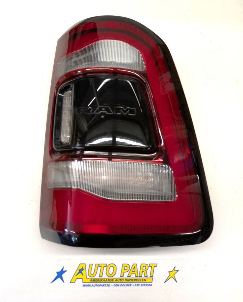 Dodge Ram LED achterlicht 2019-2026, Gebruikt, PO Box 21-8004 | Auburn Hills, MI 48321-8004, Amerikaanse onderdelen, Ophalen of Verzenden