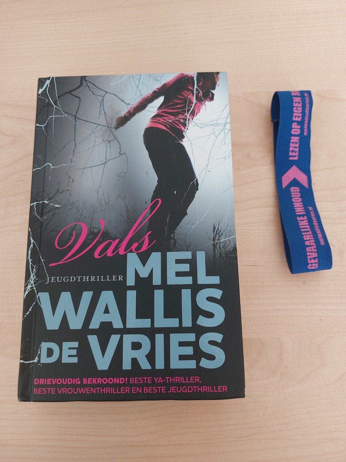 Mel Wallis de Vries - Vals, Boeken, Ophalen of Verzenden, Zo goed als nieuw, Mel Wallis de Vries