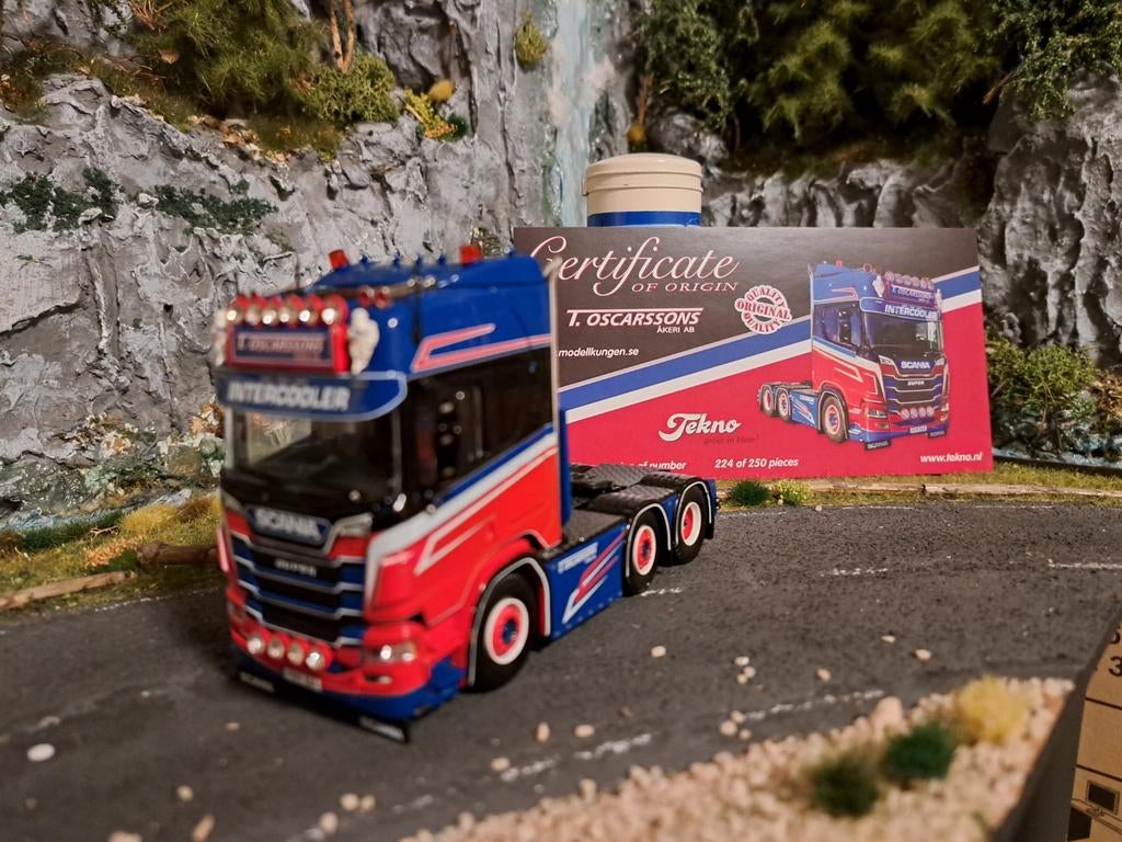 Tekno Scania Oscarssons, Hobby en Vrije tijd, Modelauto's | 1:50, Ophalen of Verzenden, Nieuw, Bus of Vrachtwagen, Tekno