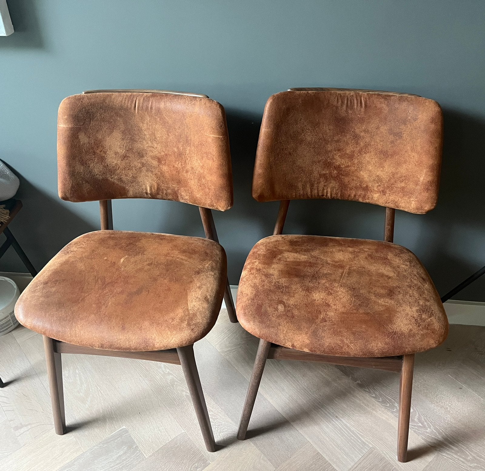 Vintage dutch design eetkamerstoelen, Ophalen, Gebruikt, Bruin, Vier