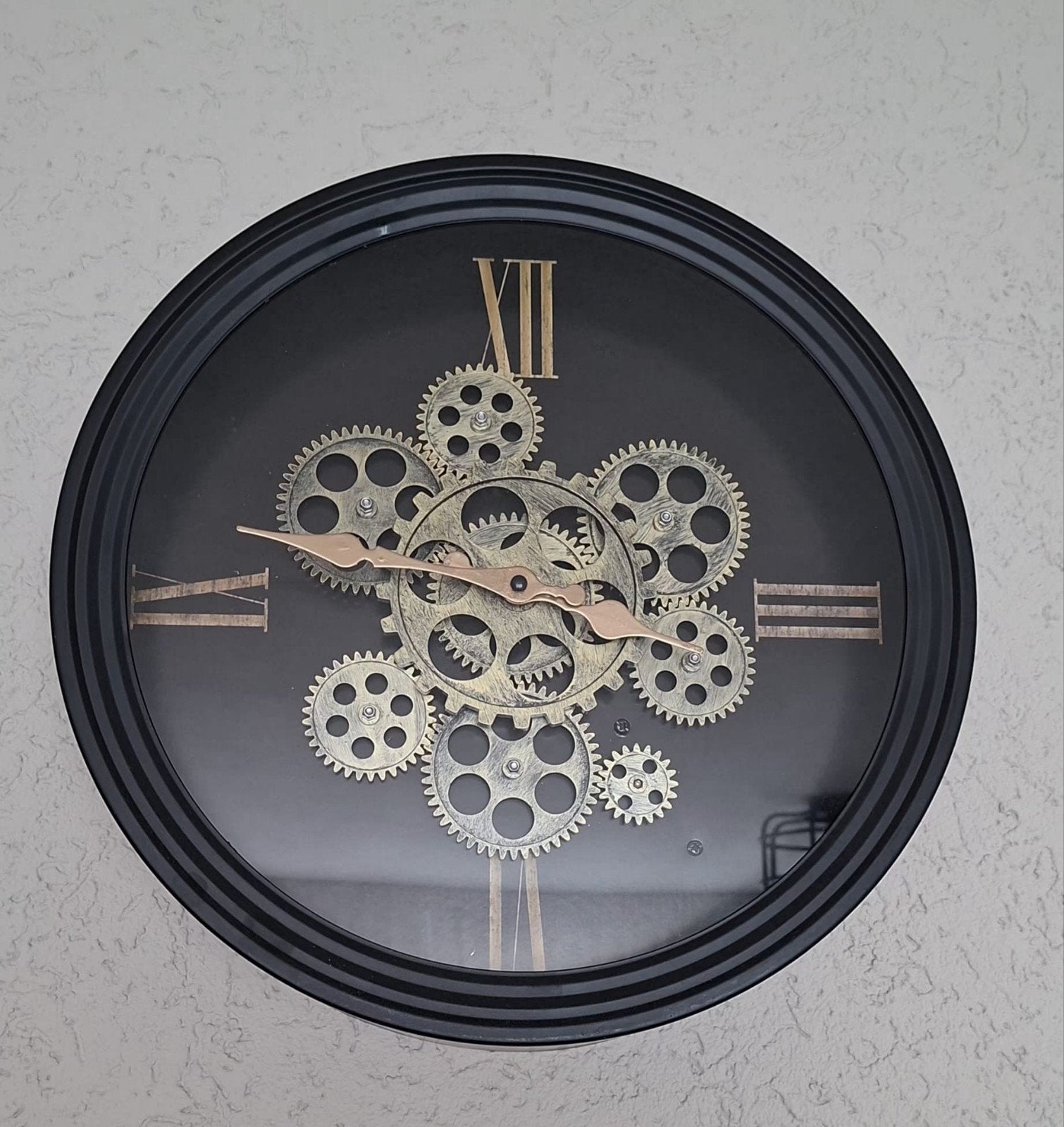 Wandklok met zichtbaar tandwiel uurwerk, Ophalen, Analoog, Zwart, Wandklok