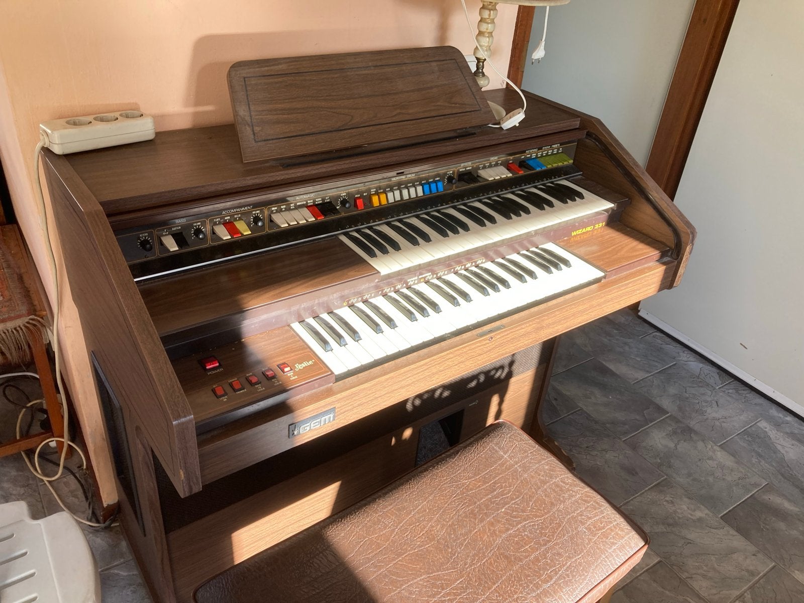 Elektrisch orgel GEM Wizard 331 met kruk, Ophalen of Verzenden, Gebruikt, 2 klavieren, Orgel