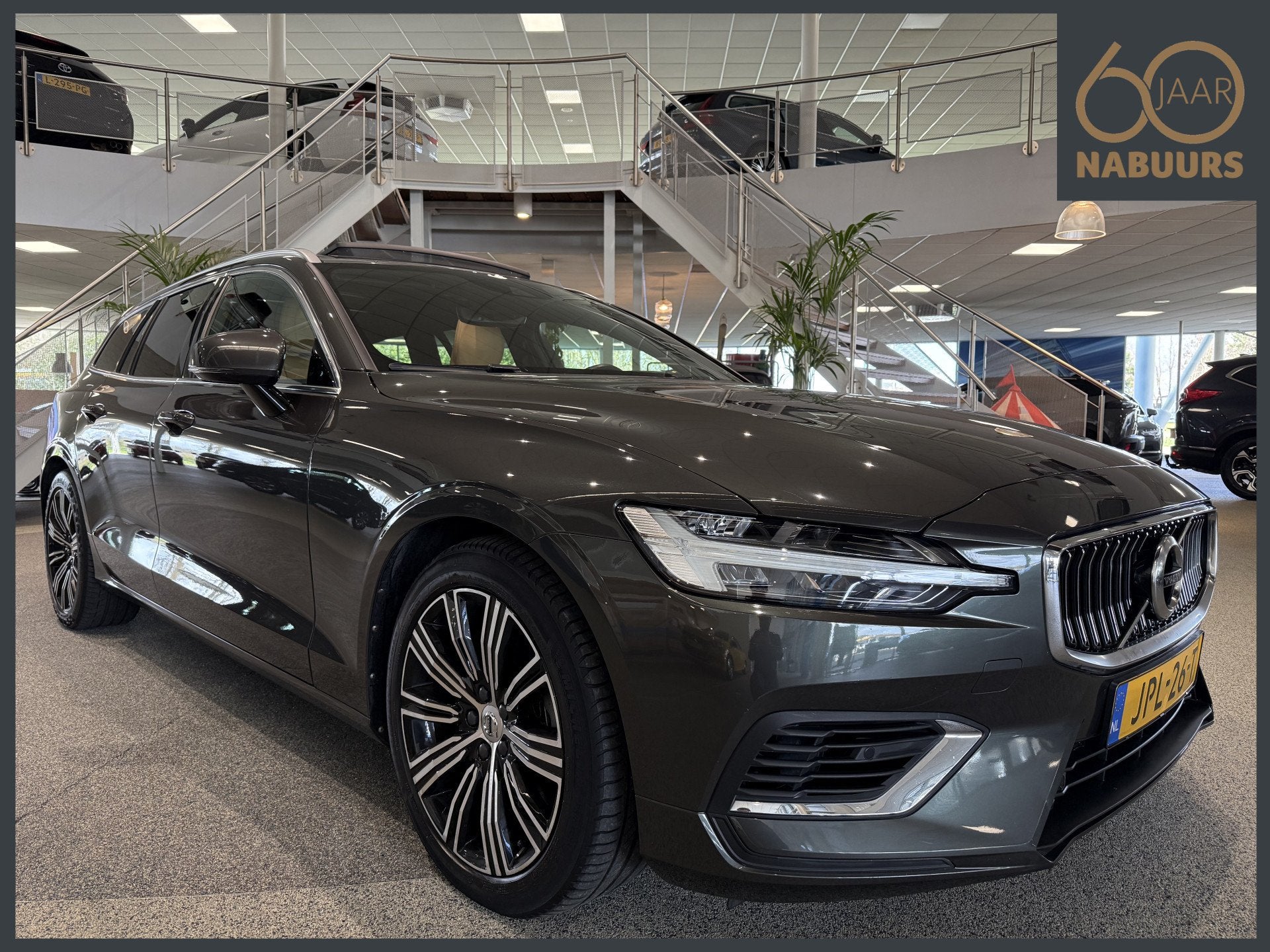Volvo V60 2.0 T6 Twin Engine AWD Inscription, Pano, Trekhaak, Auto's, Automaat, 12 maanden, Gebruikt, Euro 6