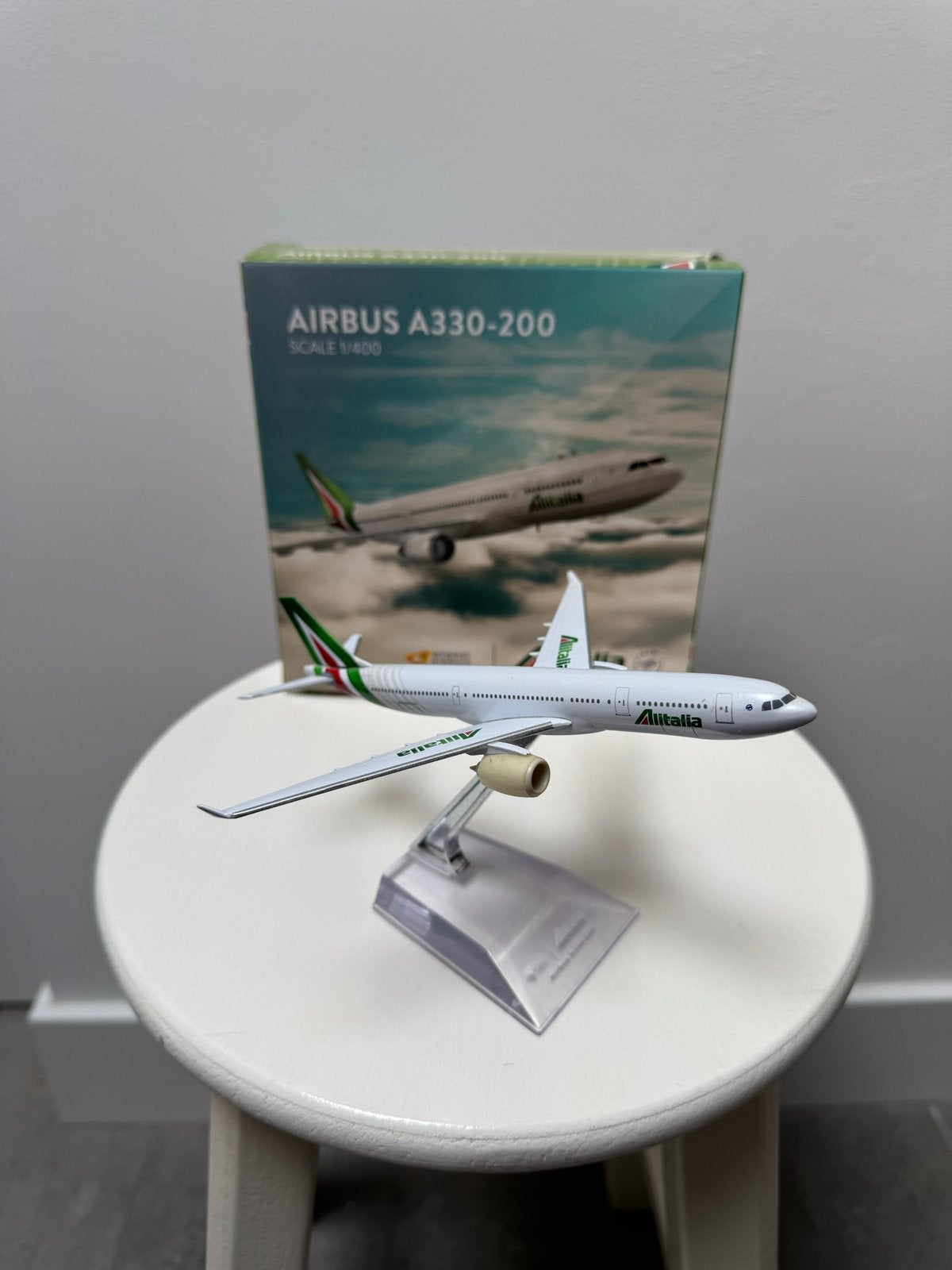 Alitalia A330-200 schaal 1:400 modelvliegtuig, Verzamelen, Ophalen of Verzenden, Zo goed als nieuw