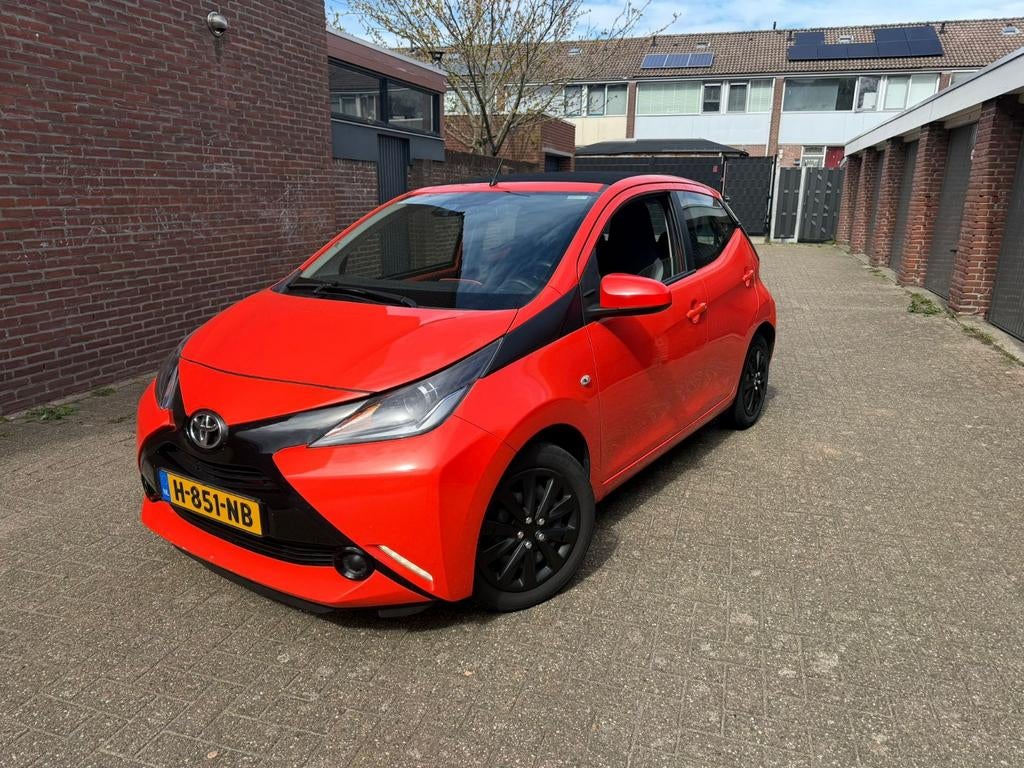 Toyota Aygo 1.0 12V Vvt-i 5DRS MMT 2016, Auto's, Toyota, Stof, Overige kleuren, 4 stoelen, 3 cilinders