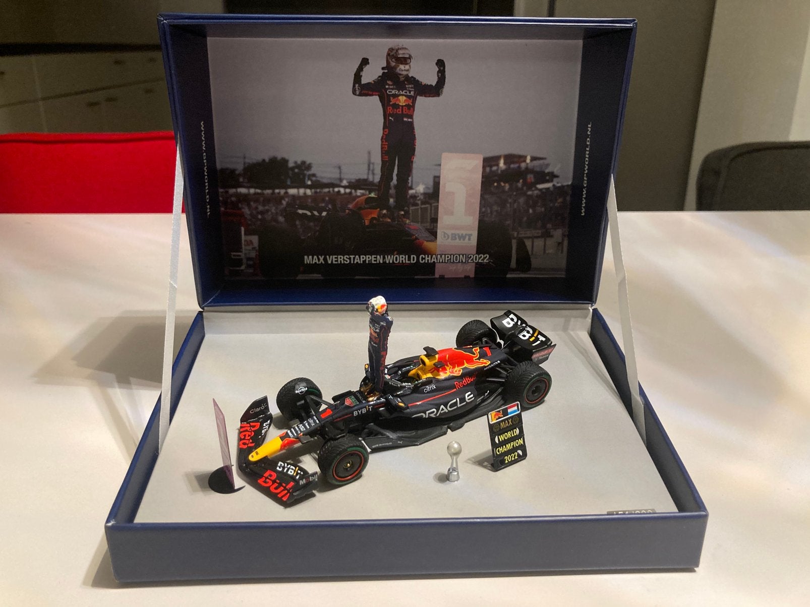 Max Verstappen gpworld box world champion 2022, Verzamelen, Ophalen of Verzenden, Nieuw, Formule 1