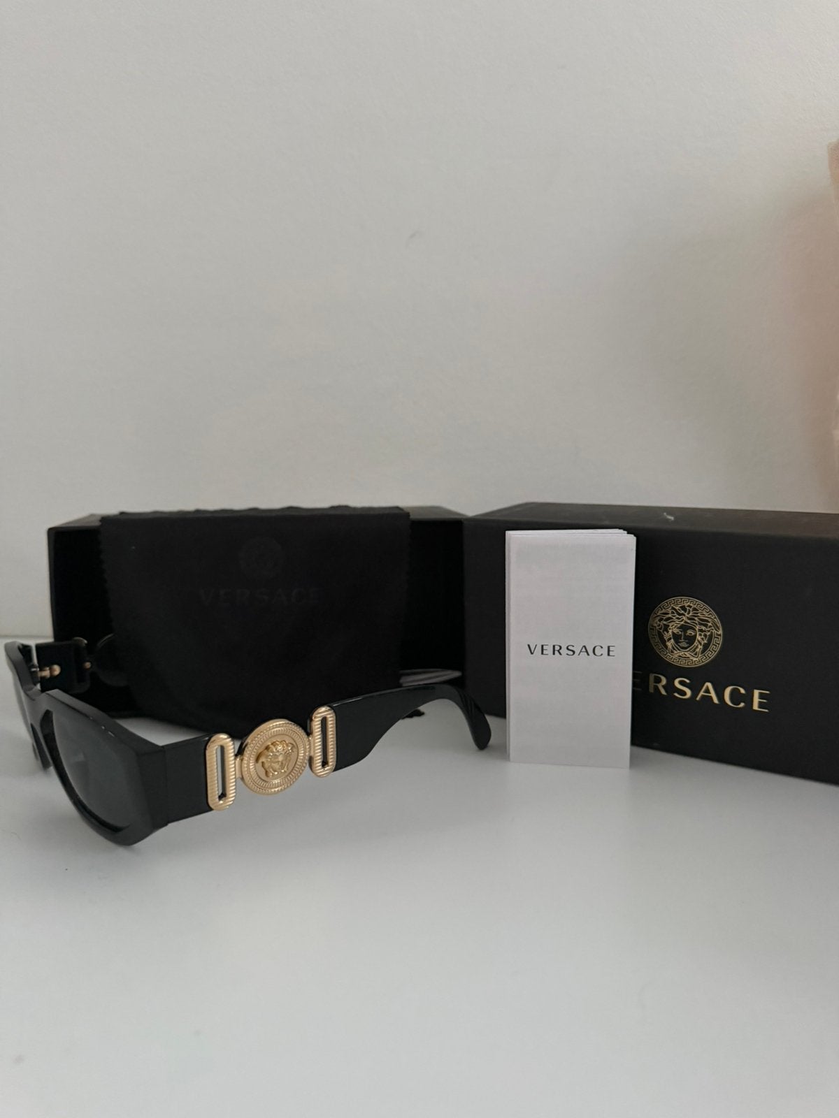 Versace zonnebril, Ophalen of Verzenden, Zo goed als nieuw, Zwart, Overige merken