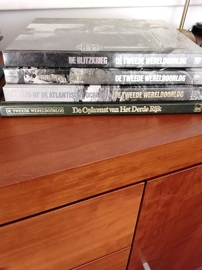 Diverse boeken over de Tweede Wereldoorlog, Boeken, Ophalen
