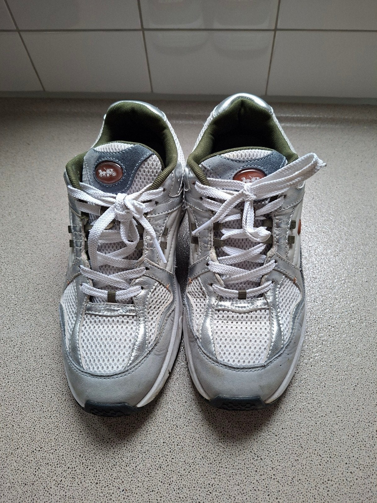 Comfortabele Coach sportschoenen - zilver/wit, Kleding | Dames, Ophalen of Verzenden, Gedragen, Coach, Wit