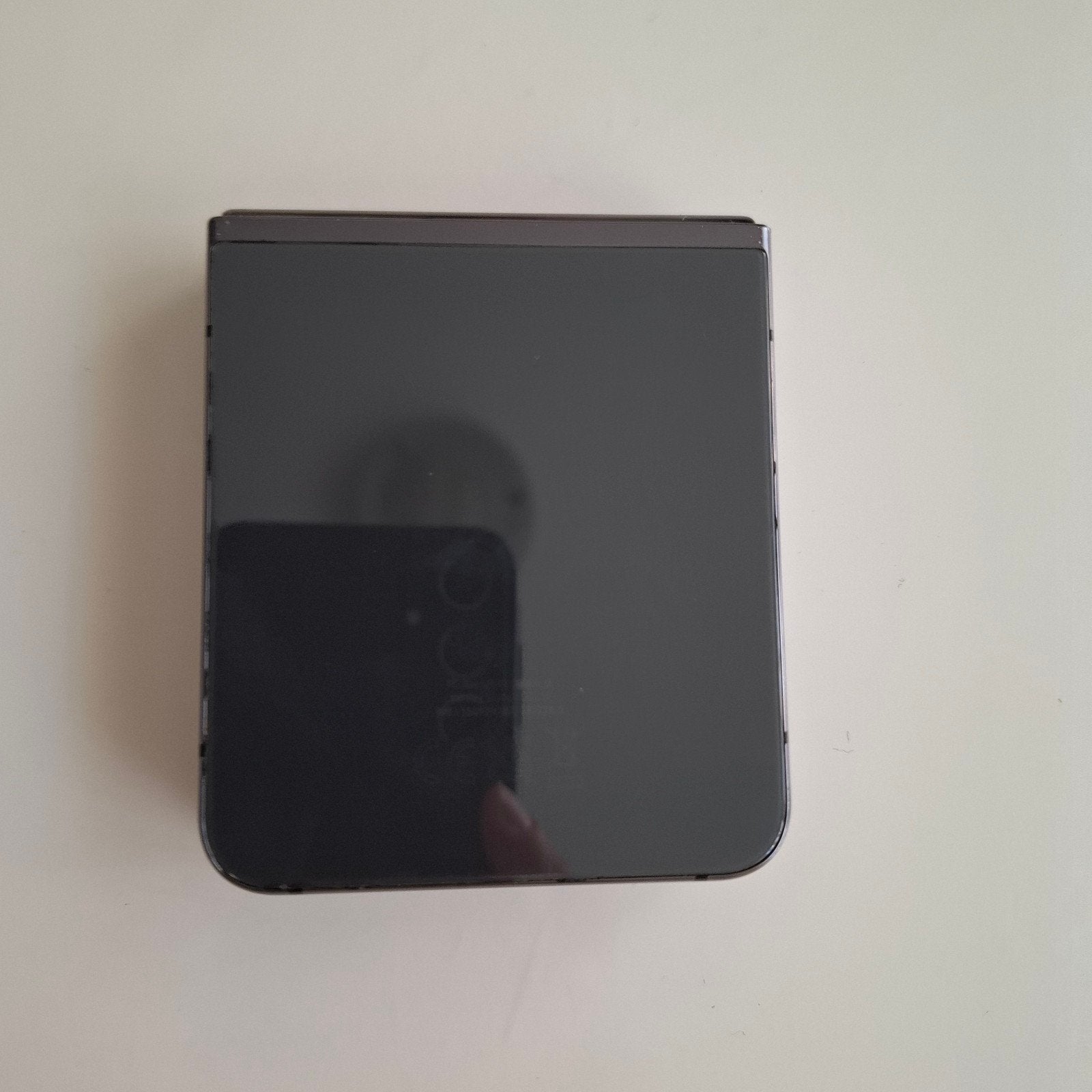 Foto 2 van Samsung Galaxy Z Flip 3 Zwart - Zo goed als nieuw