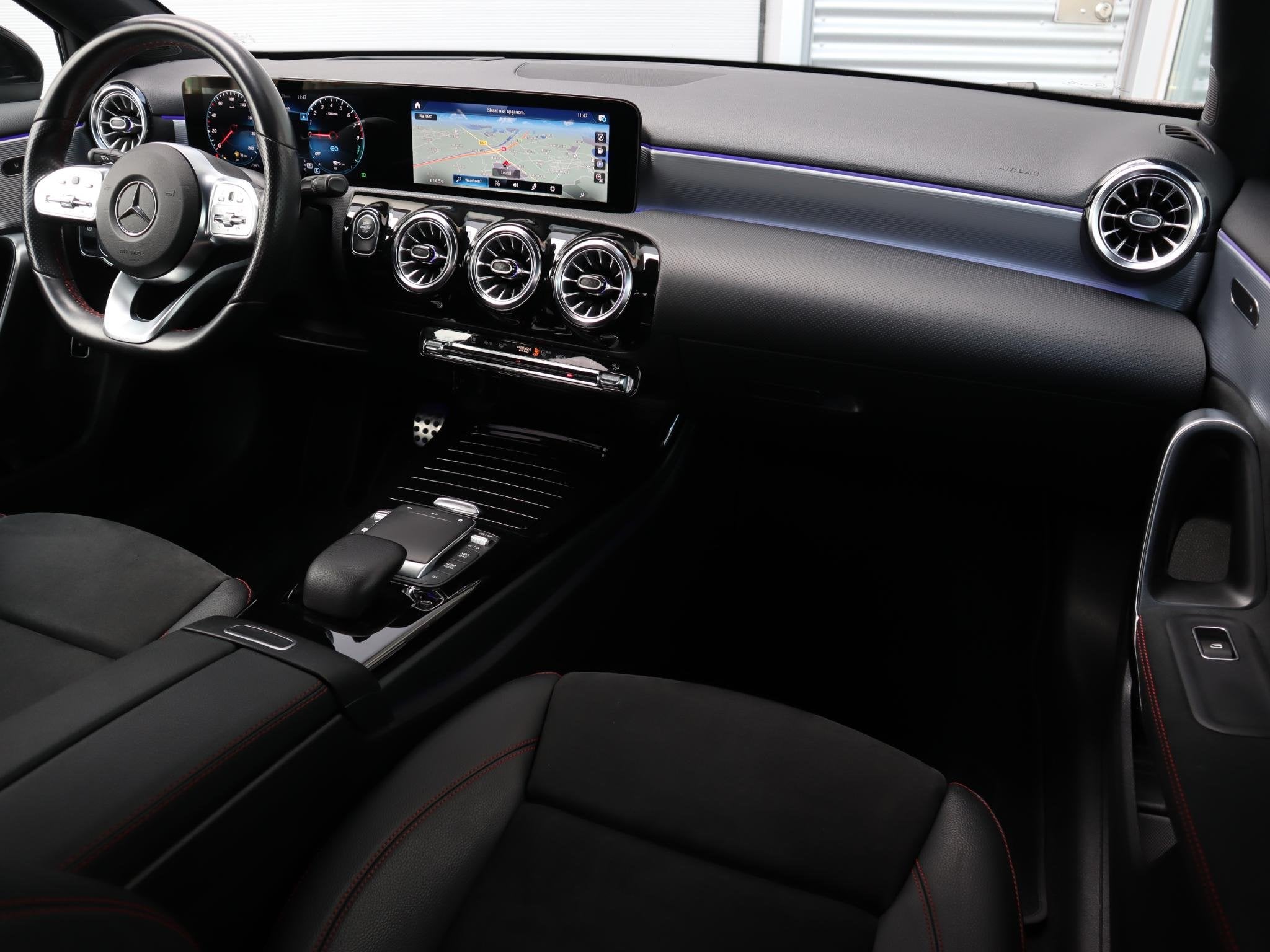 Mercedes-Benz A-klasse 250 e AMG Line | HUD | Multispaak | L, Auto's, Mercedes-Benz, 12 maanden, Stof, Gebruikt, 4 cilinders