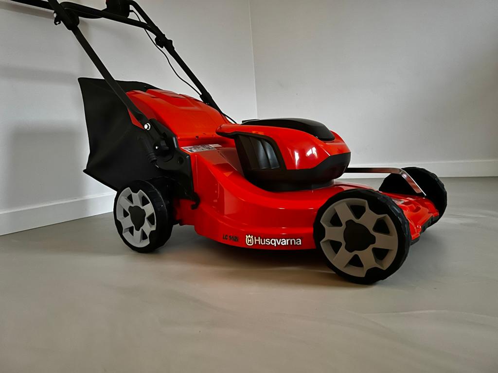 NIEUW! Husqvarna LC 142i accu grasmaaier, Tuin en Terras, Ophalen, Cirkelmaaier, Accu-grasmaaier, Nieuw