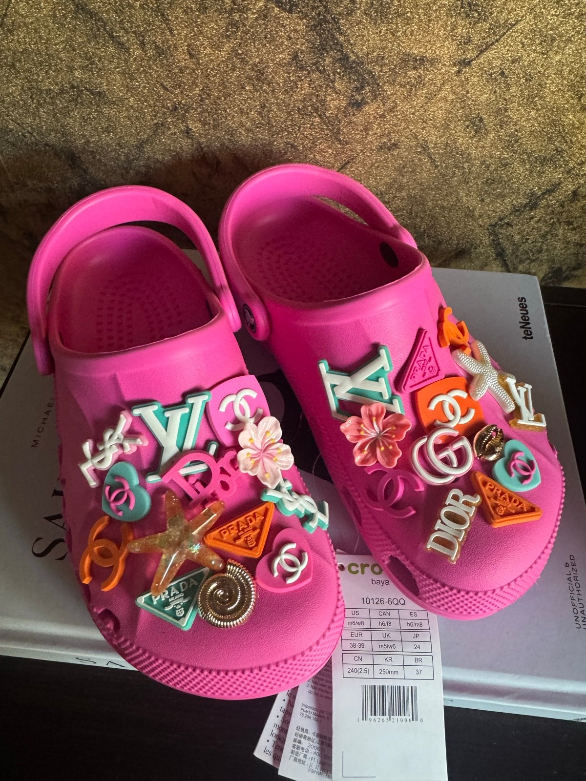 Roze Crocs met charms bedels 38-39 Nieuw met prijskaartje!, Slippers, Nieuw, Ophalen of Verzenden, Roze