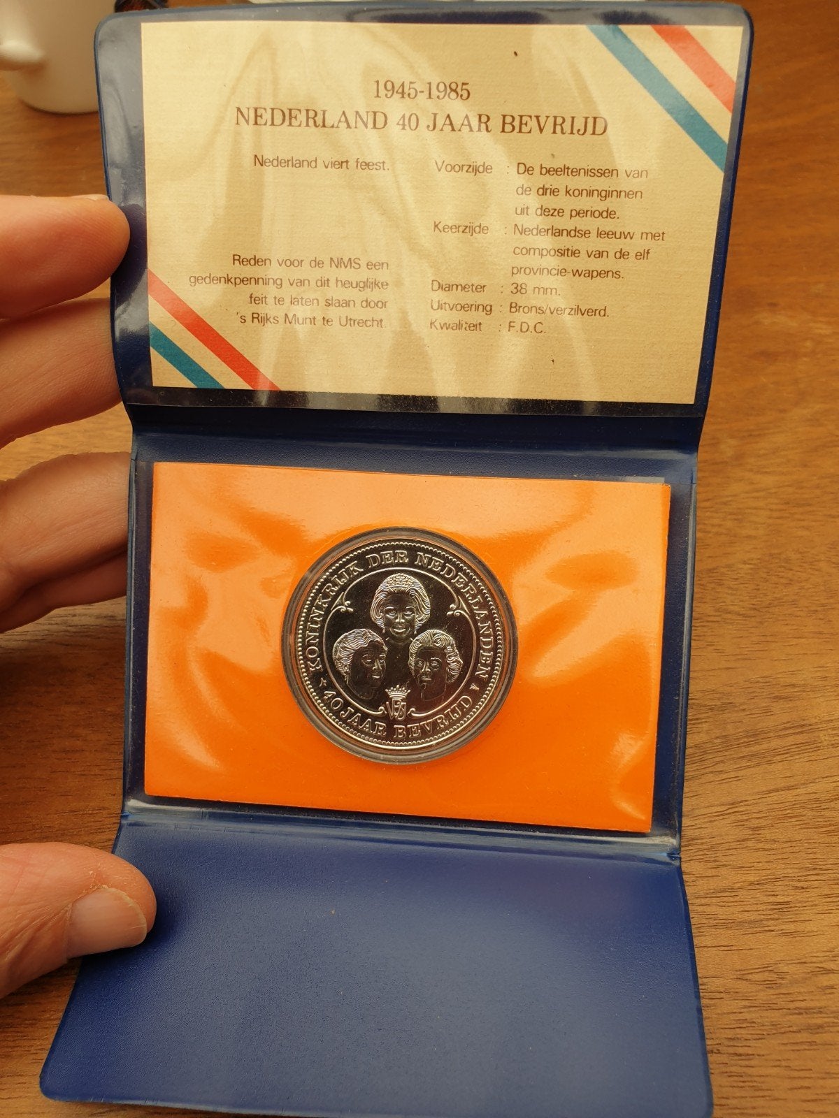 1945 - 1985, 40 jaar Bevrijd, in org verpakking met COA (K5), Ophalen of Verzenden, Overige materialen