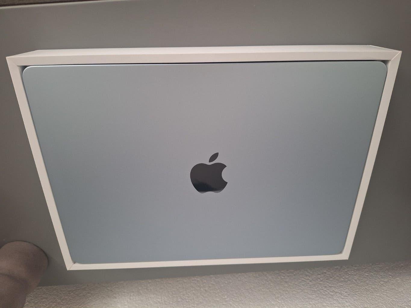 Foto 16 van macbook air 13 m5 blauw 16 512 bon aug 2026 gar aug 2028 3cy