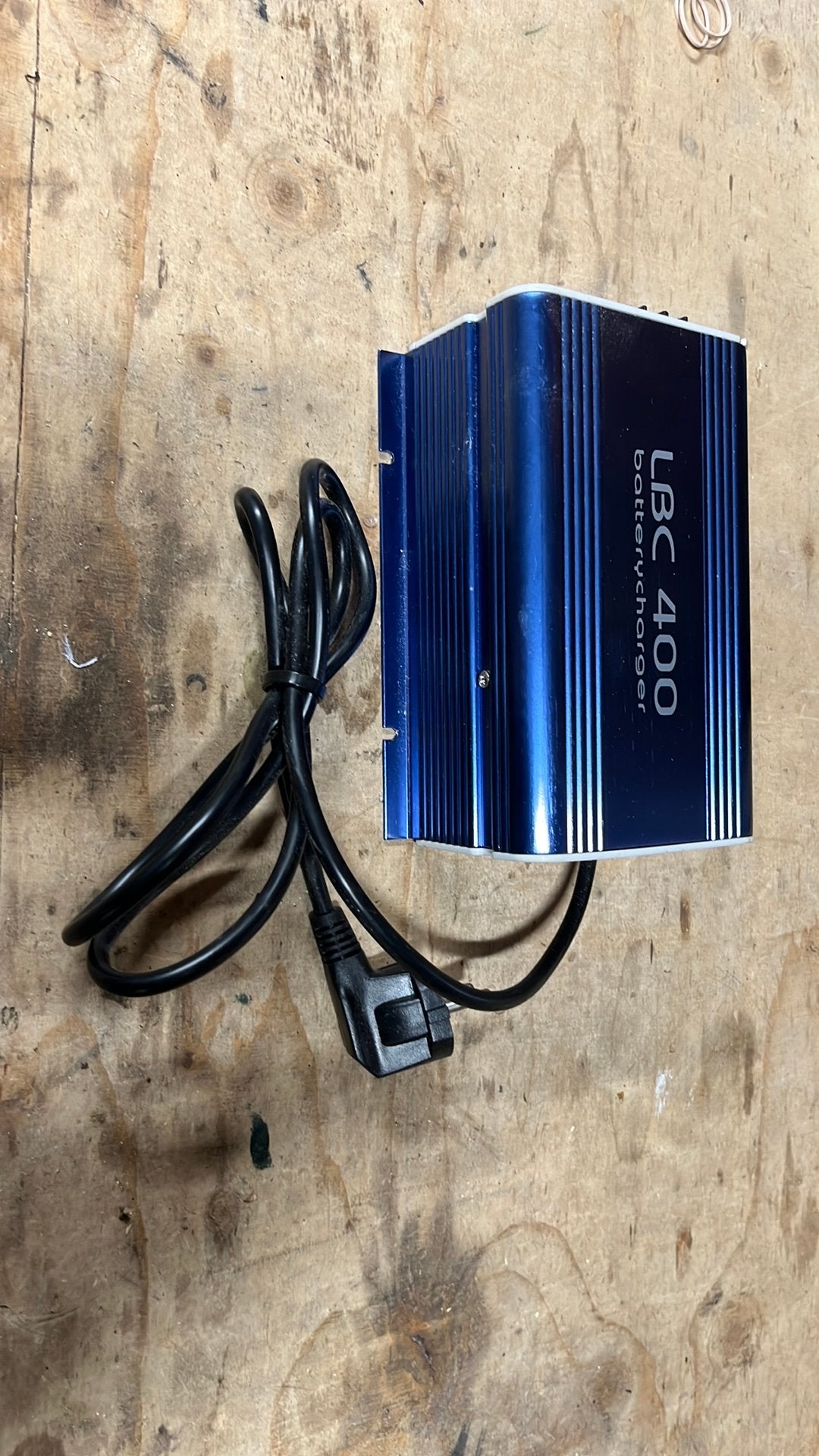 Acculader LBC400, Auto-onderdelen, Accu's en Toebehoren, Ophalen, Gebruikt