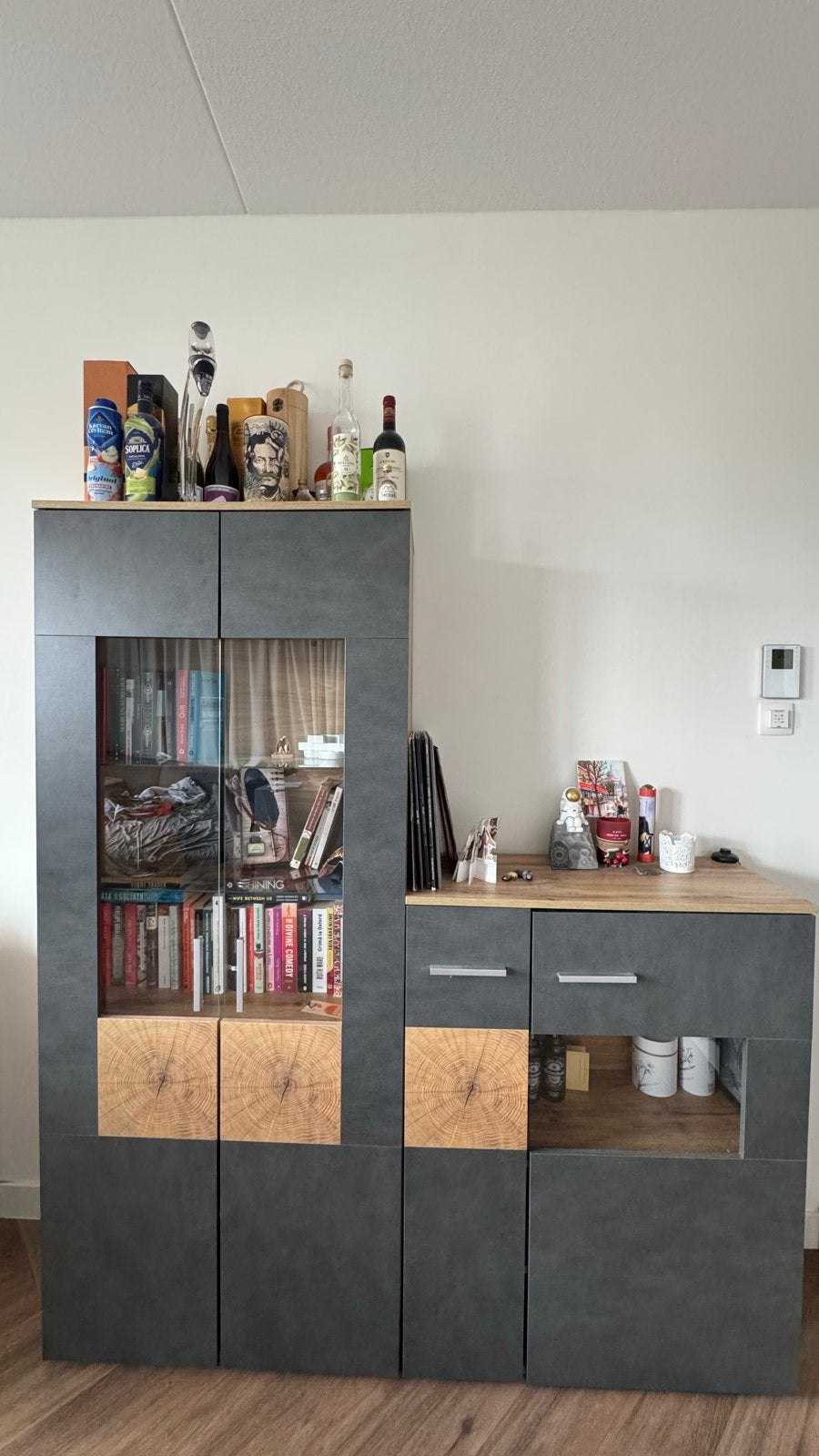 Boekenkast met glazen deuren en opbergruimte, Huis en Inrichting, Ophalen, 50 tot 100 cm, Hout en glas, 150 tot 200 cm