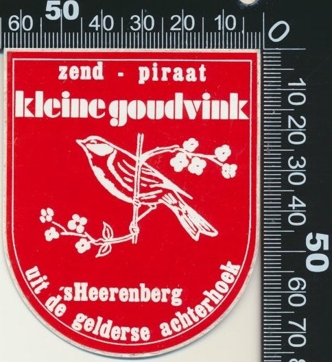 Sticker: Zendpiraat Kleine Goudvink - sHeerenberg, Ophalen of Verzenden, Zo goed als nieuw, Film, Tv of Omroep