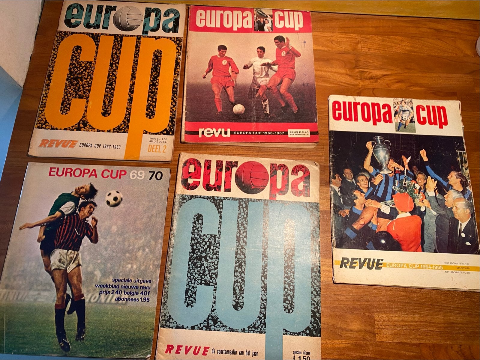Vintage Europa Cup Revue Tijdschriften - Jaren '60 & '90, Ophalen of Verzenden, Gelezen, Sport en Vrije tijd