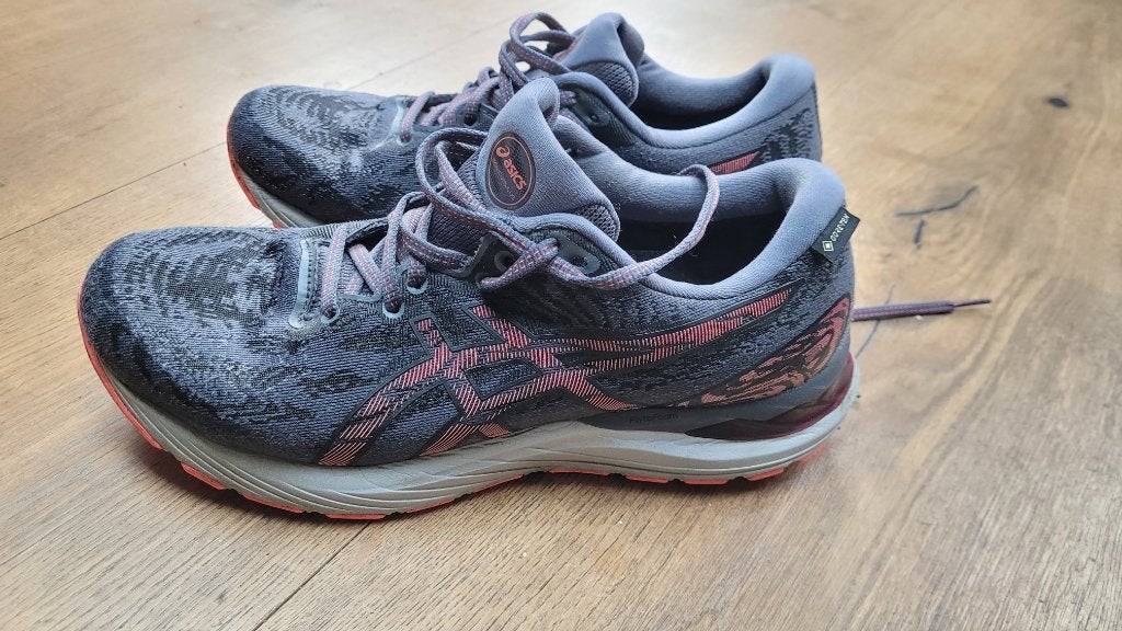 Asics hardloopschoenen dames maat 41,5, waterdicht, Hardloopschoenen, Ophalen of Verzenden, Zo goed als nieuw, Hardlopen