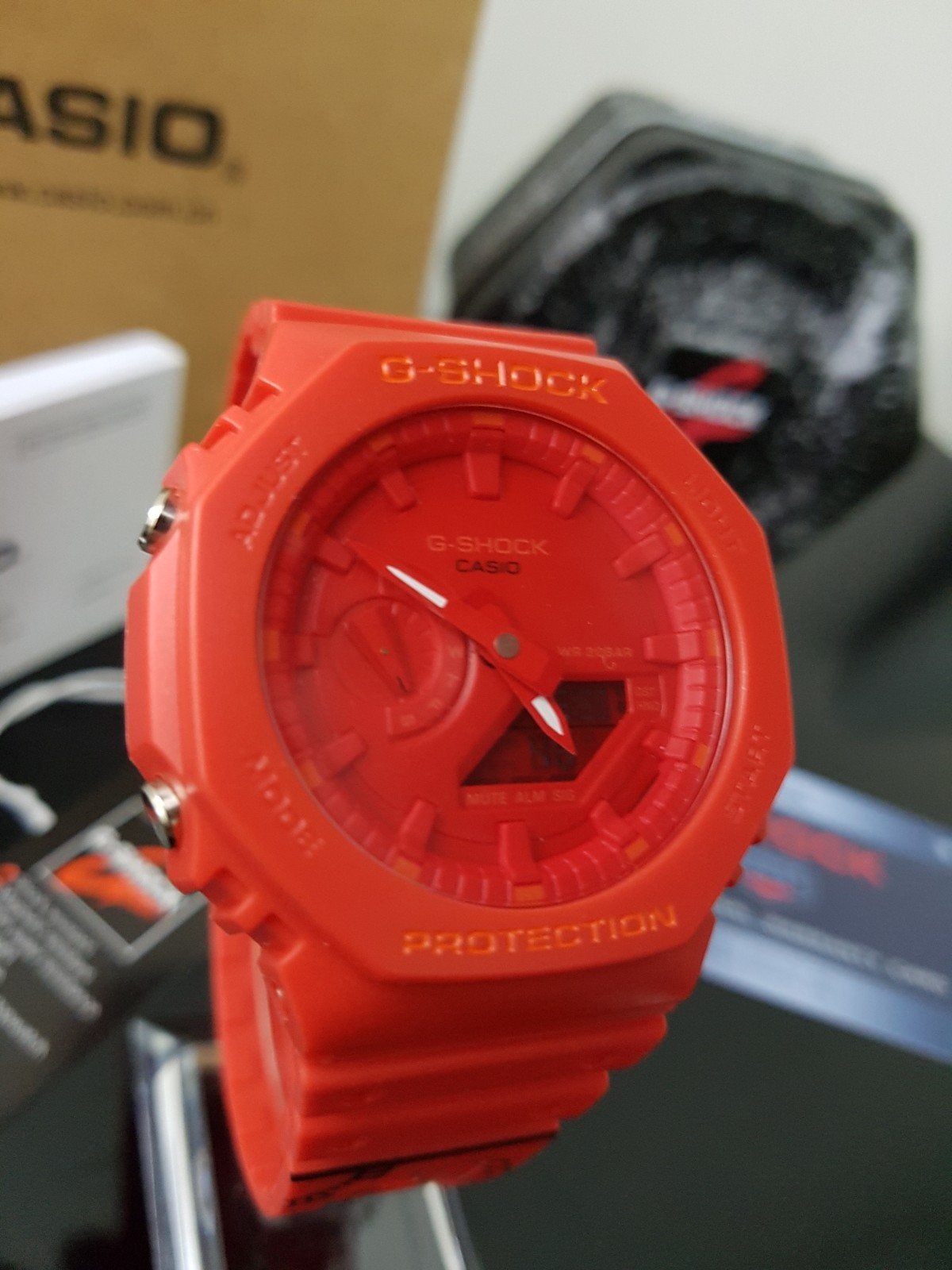 G-Shock GA-210‪0-4A, Sieraden, Tassen en Uiterlijk, Ophalen of Verzenden, Nieuw, Rood, Casio G-Shock