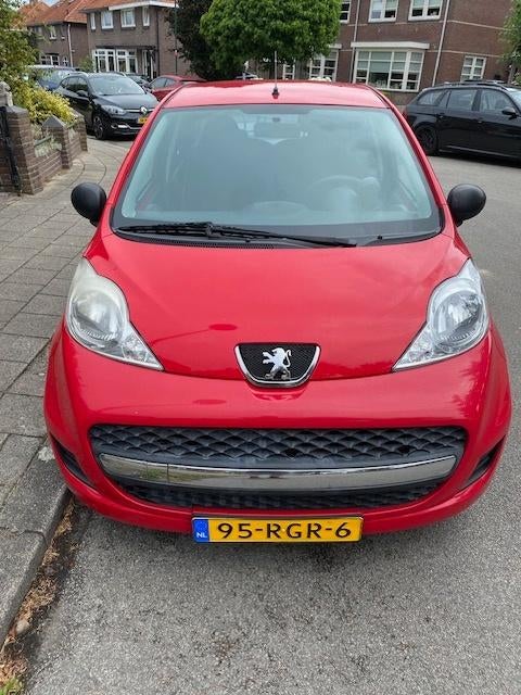 Peugeot 107 1.0 12V 5DR 2011 Rood, Voorwielaandrijving, Zwart, 4 stoelen, 68 pk