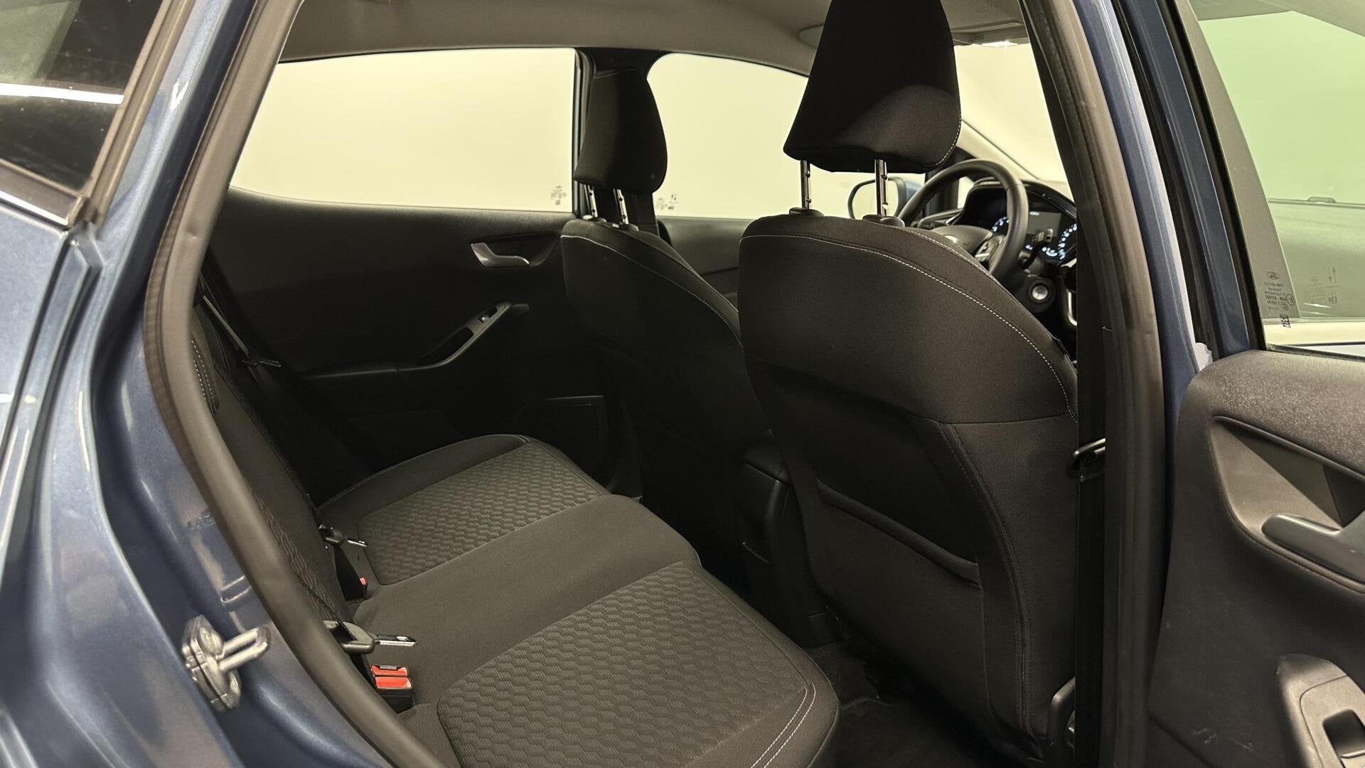 Foto 5 van Ford Fiesta 1.0 EcoBoost Hybrid Titanium NAVI CRUISE CARPLAY