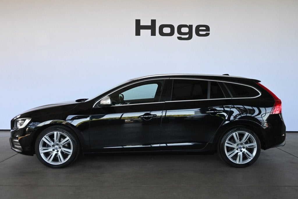 Volvo V60 2.0 D3 Nordic R-Design Automaat Clima Trekhaak Nav, Auto's, Volvo, Gebruikt, 4 cilinders, Zwart, Origineel Nederlands