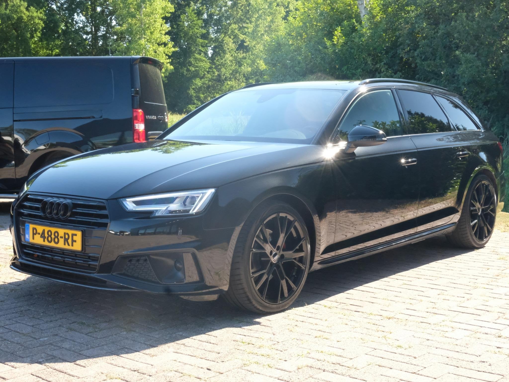 Audi A4 Avant 40 TFSI Sport S line black edition 190 PK | Zw, Auto's, Audi, Gebruikt, 1984 cc, A4, Zwart