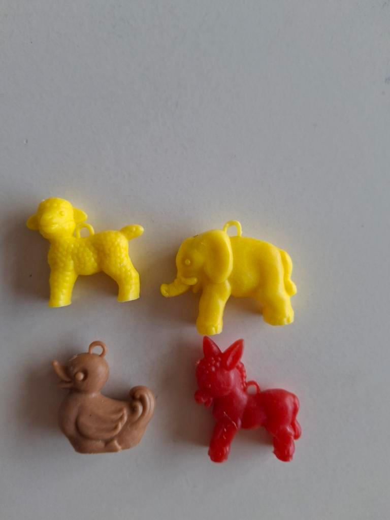 4 plastic diertjes., Verzamelen, Poppetjes en Figuurtjes, Ophalen of Verzenden