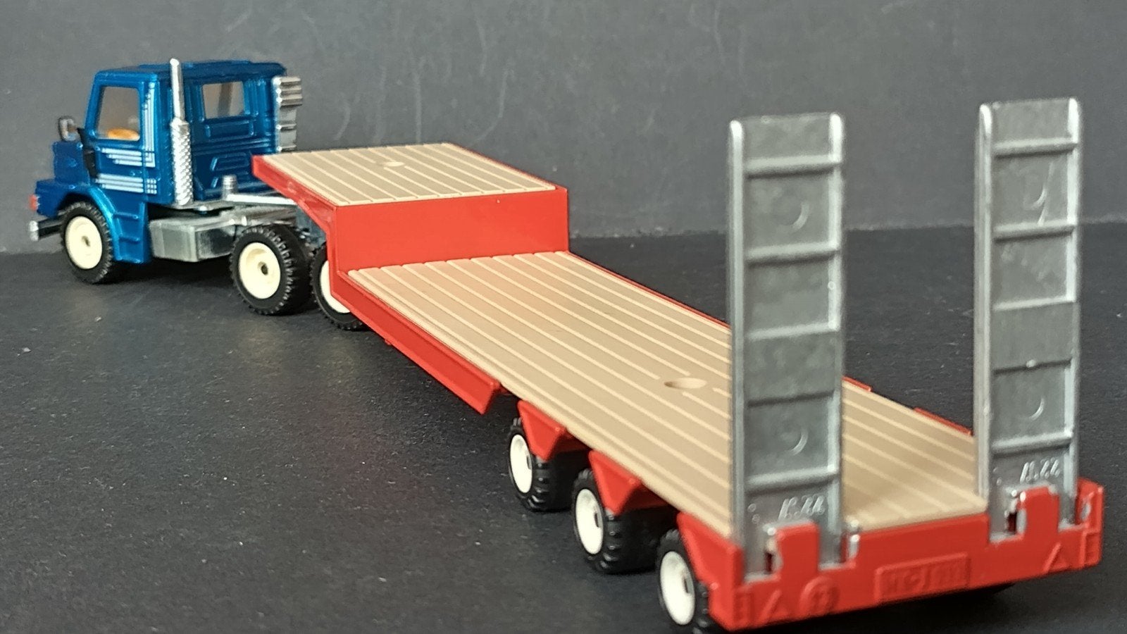 Scania 143 H dieplader 1:55 Siku 3911 Pol, SIKU, Verzenden, Zo goed als nieuw, Bus of Vrachtwagen