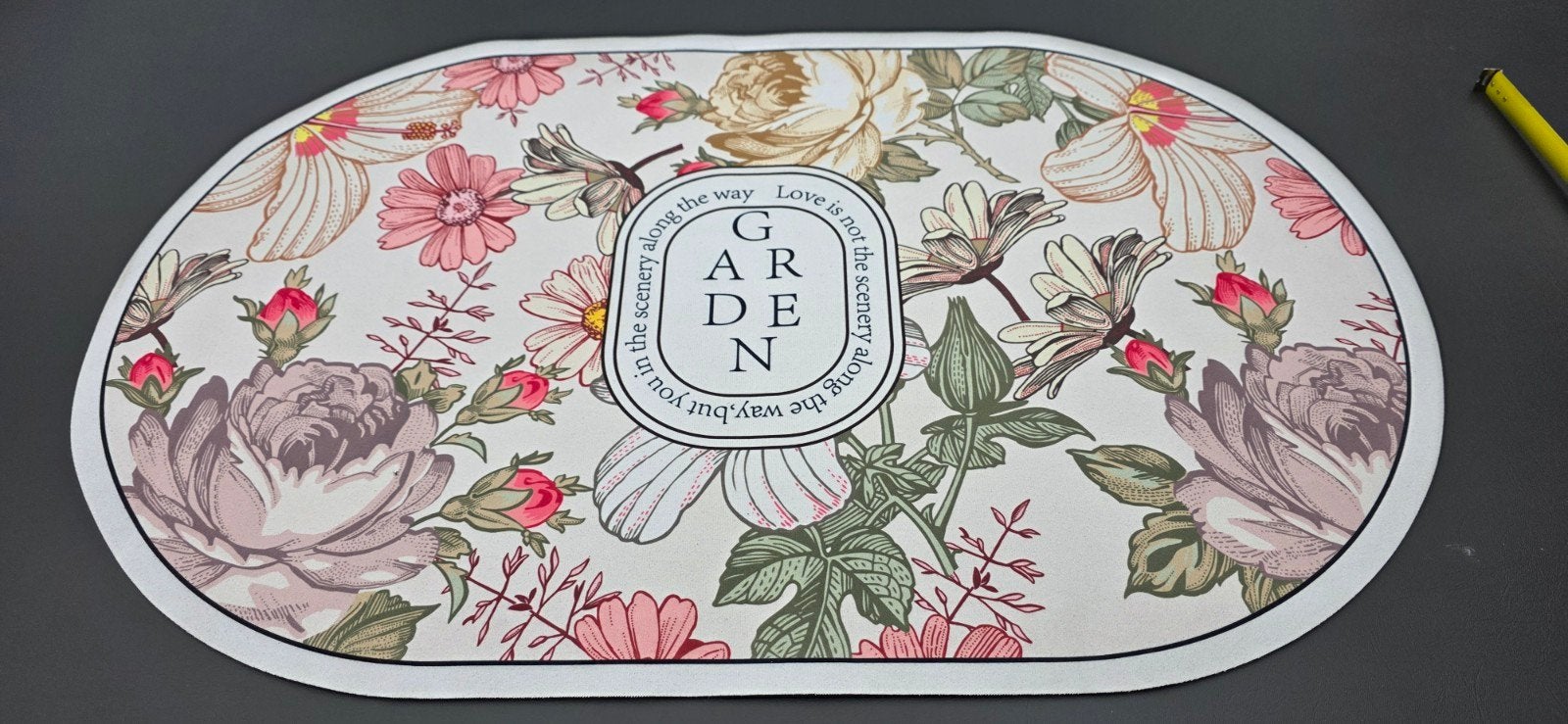 Ovaal bloemen vloerkleed met 'GARDEN' opdruk, Huis en Inrichting, Stoffering | Tapijten en Kleden, Minder dan 50 cm, 50 tot 100 cm