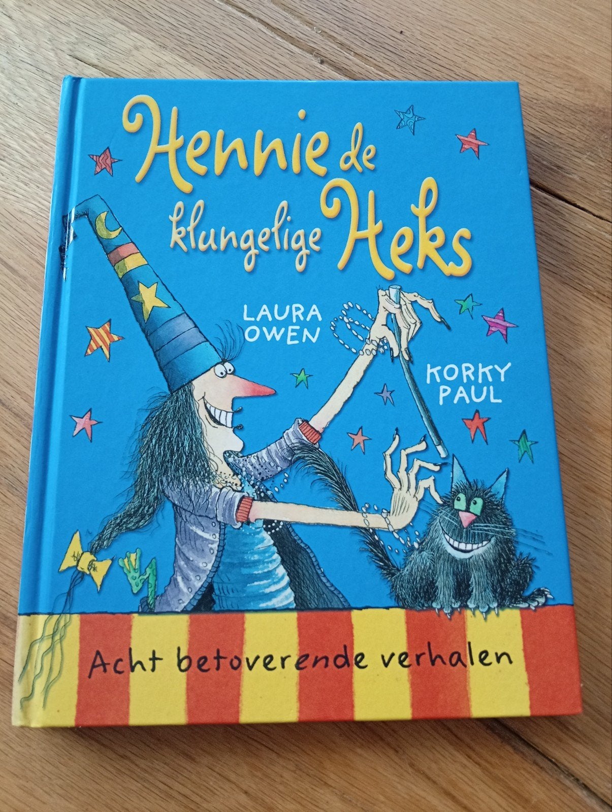 Hennie de klungelige Heks - Acht betoverende verhalen, Gelezen, Jongen of Meisje, Voorleesboek, Laura Owen