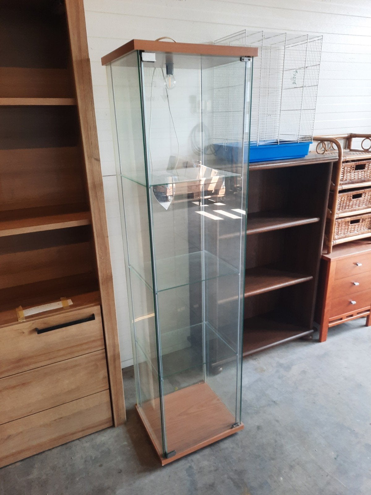 Vitrinekast met 3 schappen en verlichting, Ophalen, Minder dan 50 cm, Gebruikt, Glas