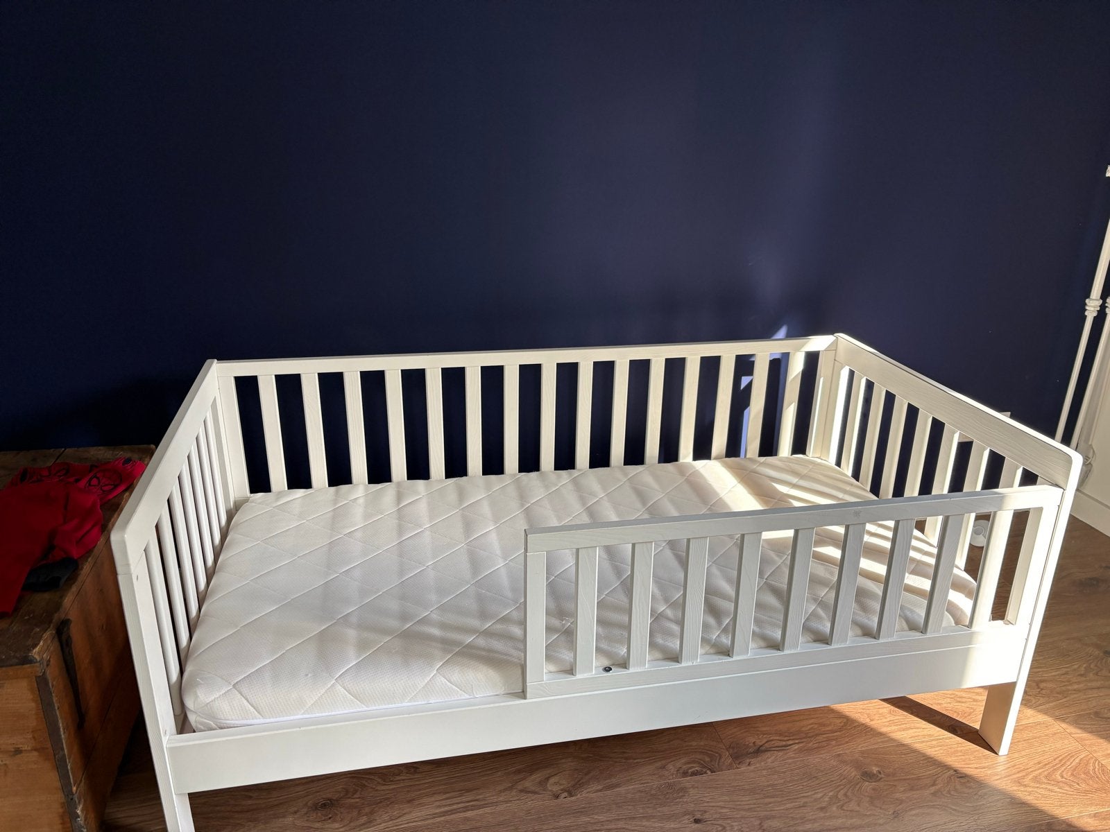 Peuterbed Petite Amelie met matras, Ophalen, Zo goed als nieuw, Ledikant