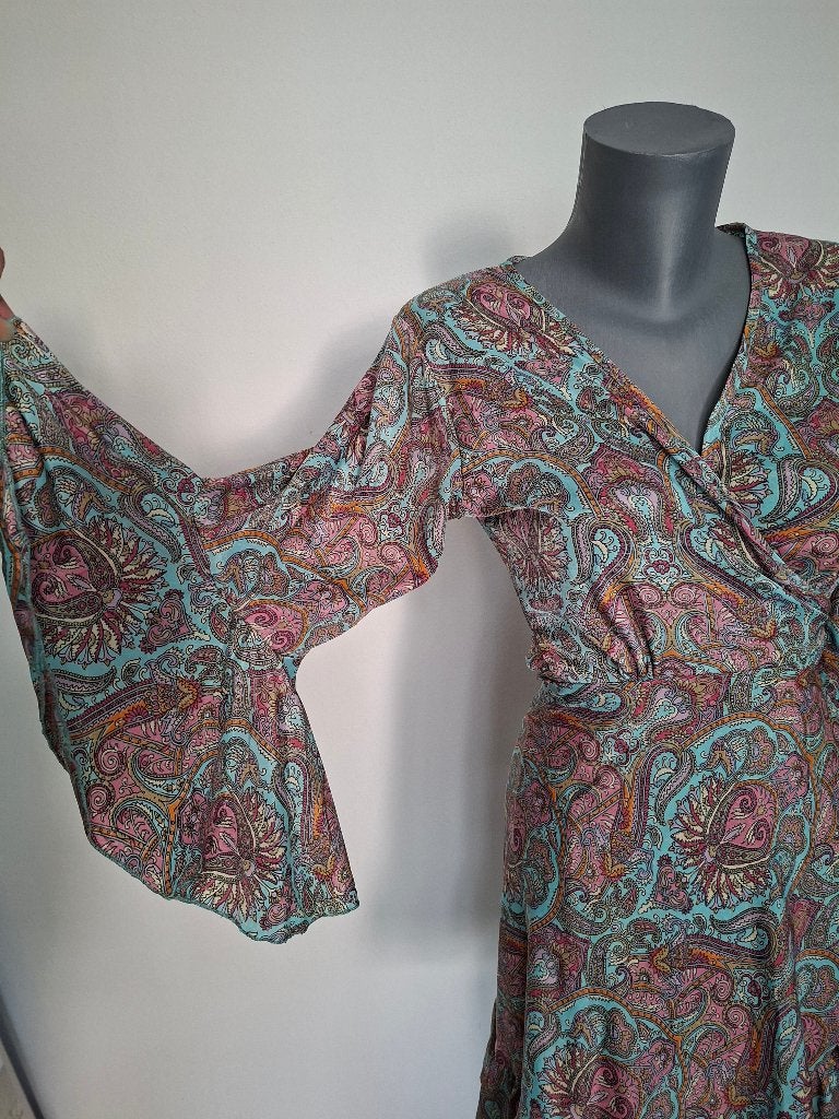 Boho wikkeljurk met paisley print en trompetmouwen, Kleding | Dames, Jurken, Maat 38/40 (M), Meerkleurig, Ophalen of Verzenden
