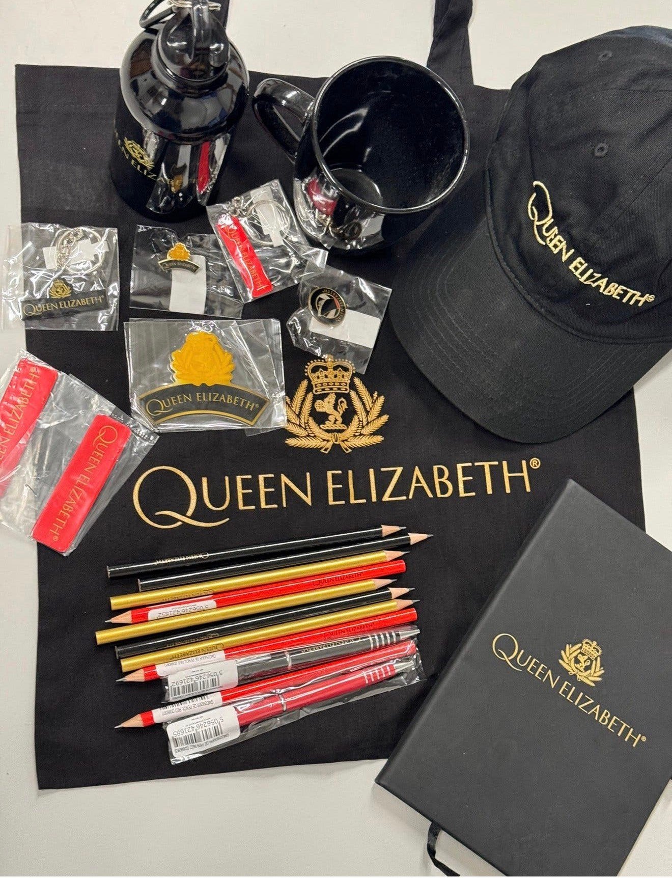 Queen elizabeth II 2 - Pakket, tas pet mok bidon pins boek, P, P, P, Nieuw