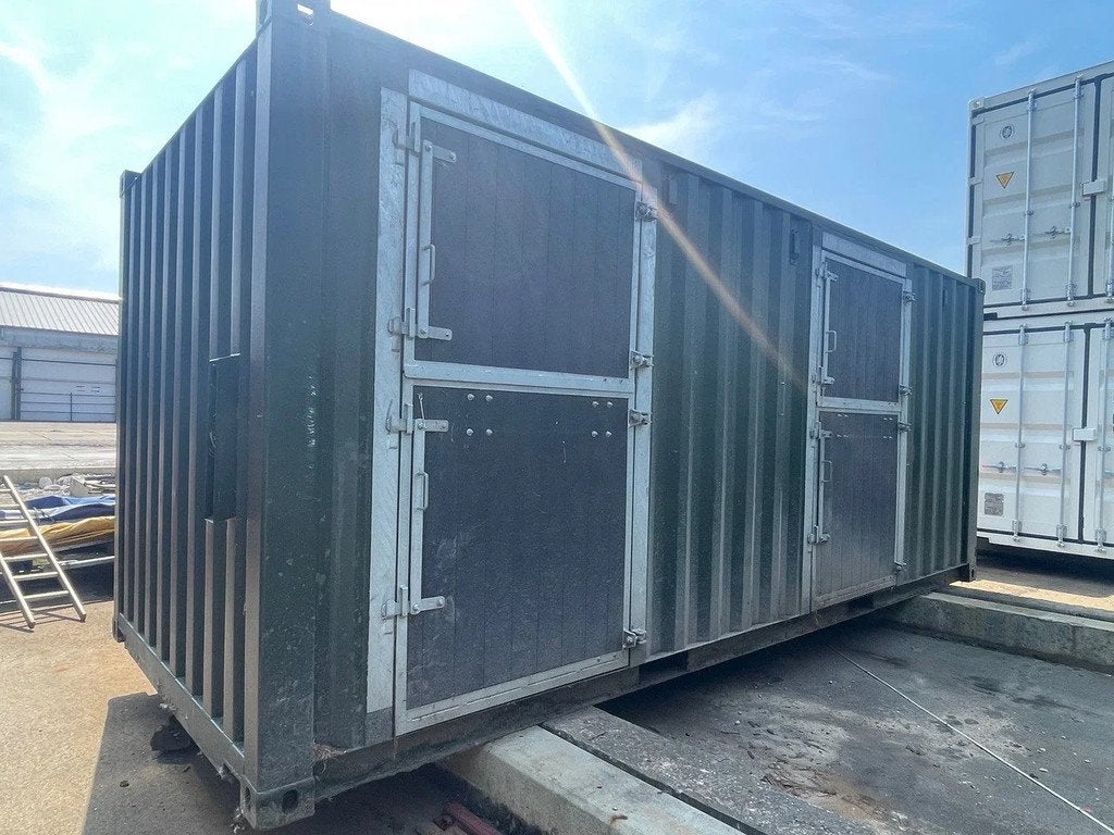 VERNOOY 20FT 8.6 PAARDENBOX 600704, Dave Vernooij, Dave@vernooy.nl, Kellensedwarsweg 9
4004 JC  Tiel, NL
