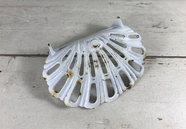 Frans wit geëmailleerd gietijzeren zeepbakje schelpvormig, Antiek en Kunst, Curiosa en Brocante, Ophalen of Verzenden