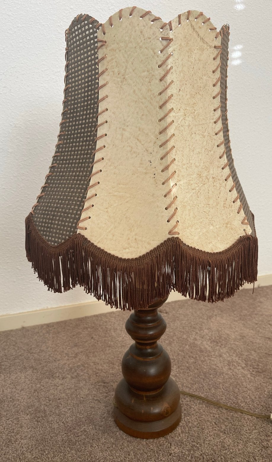 Vintage Schemerlamp met Houten Voet en Franjes, Antiek en Kunst, Antiek | Lampen, Ophalen of Verzenden