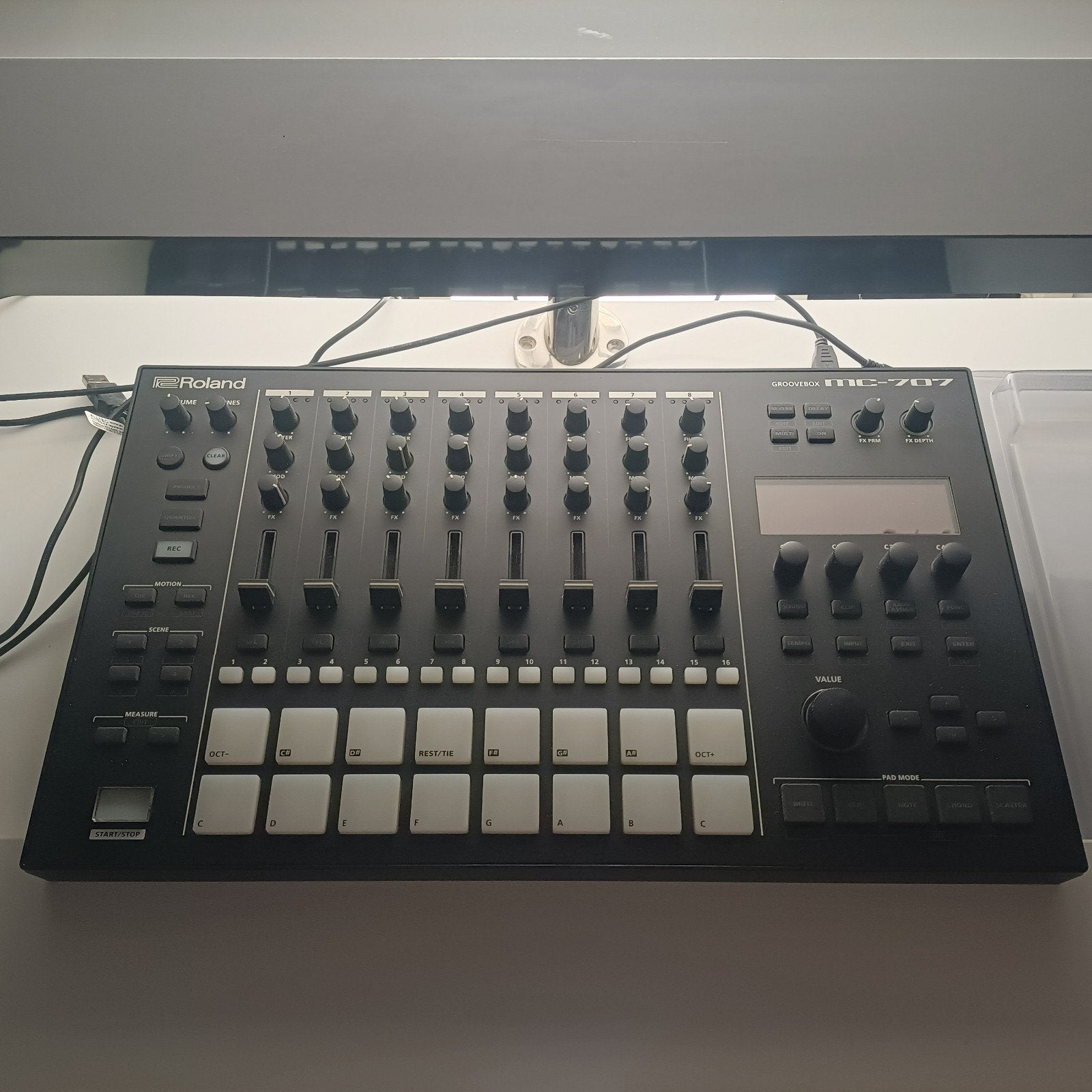 Roland MC-707 groovebox, Ophalen of Verzenden, Zo goed als nieuw, 20 kanalen of meer