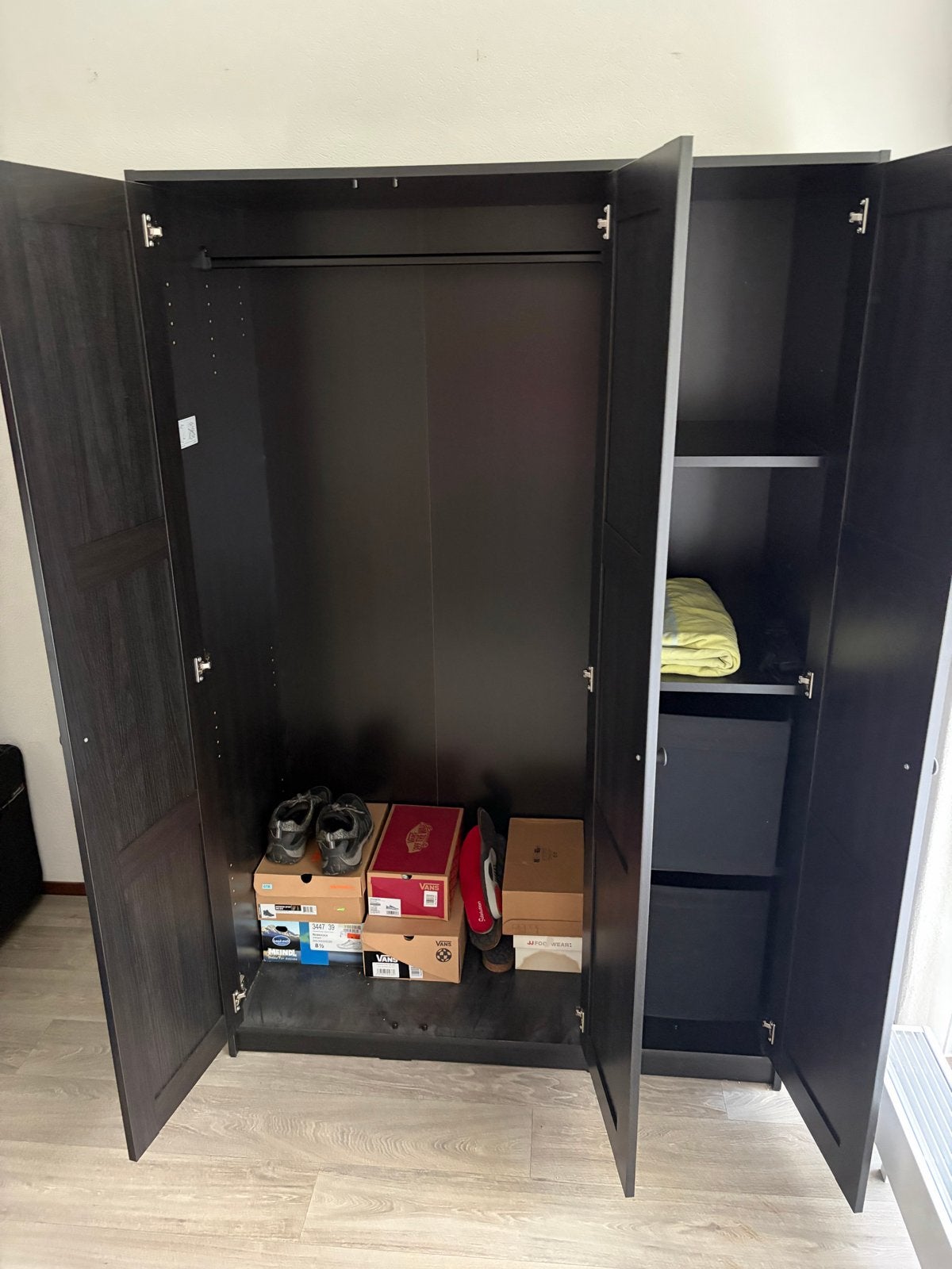 Ikea Rekkestad kledingkast - zwart/grijs, 3 deuren, Ophalen, Niet bekend, 100 tot 150 cm, Ikea