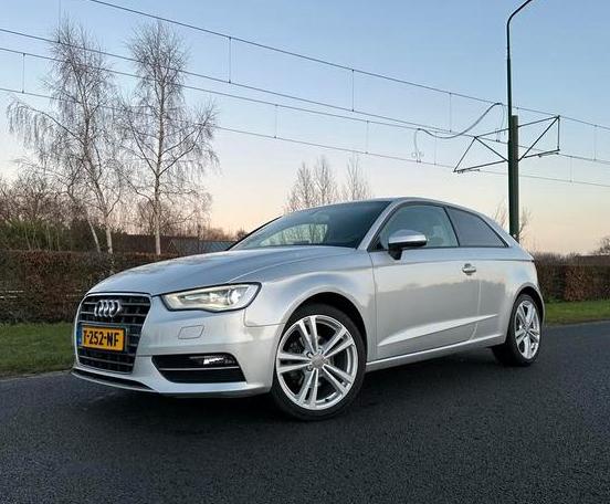 Audi A3 1.4 TFSI Attraction Pro Line plus|Xenon|Clima|Navi, Auto's, Audi, Voorwielaandrijving, Euro 5, Stof, Zwart