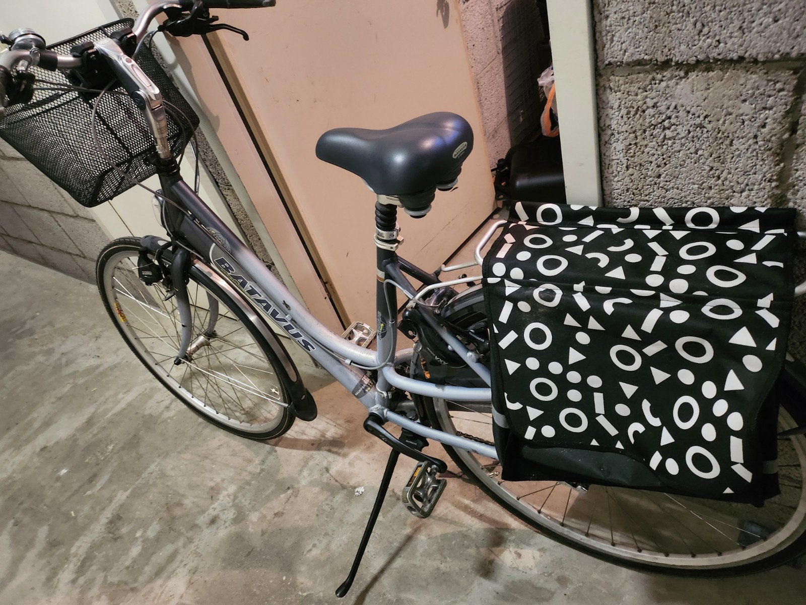 Dames fiets. Kleur grijs blauw merk Batavus met versneling, Fietsen en Brommers, Fietsen | Dames | Damesfietsen, Ophalen, Batavus