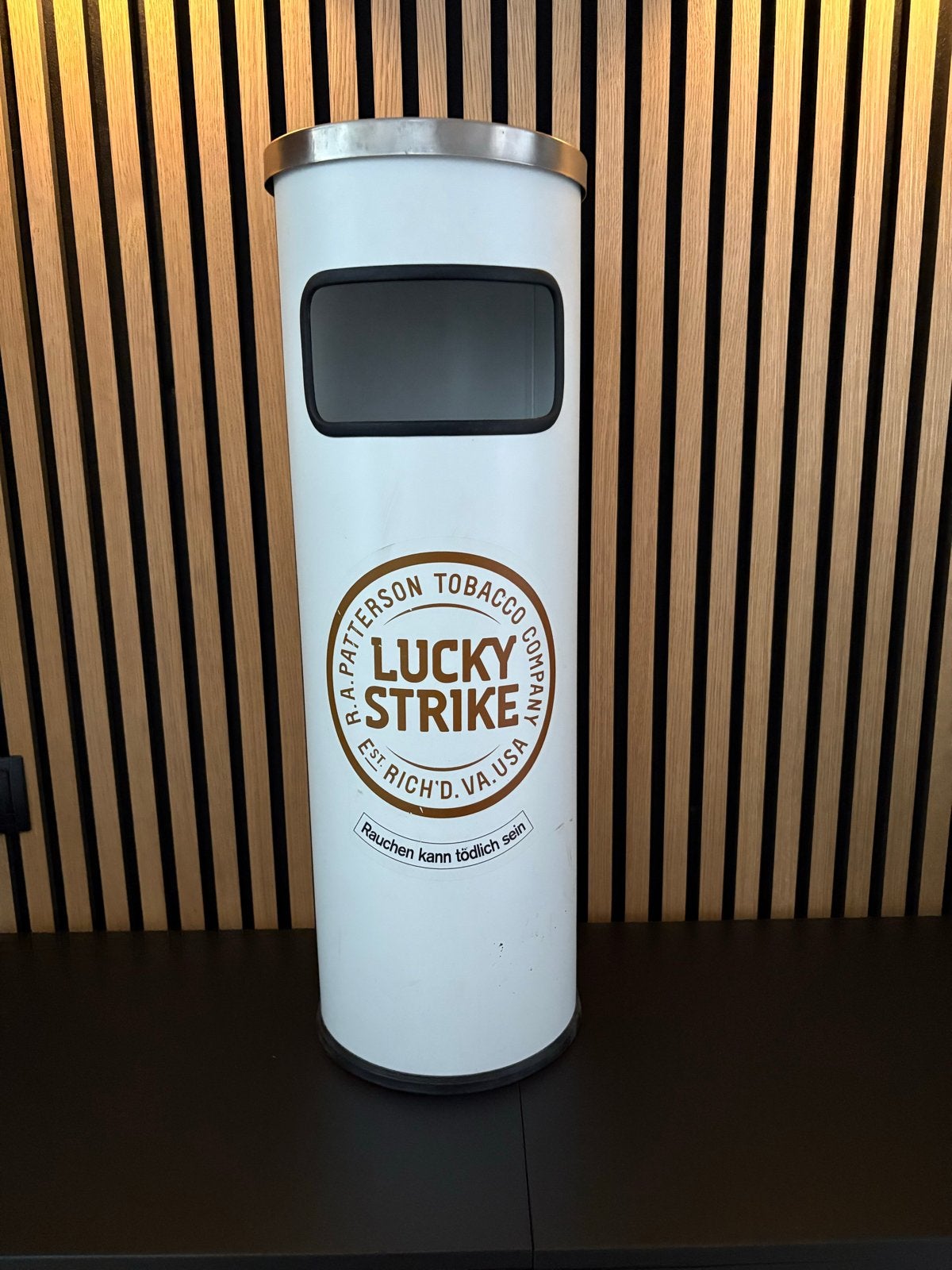 Lucky Strike Asbak Staand - Vintage Design, Verzenden, Zo goed als nieuw, Gebruiksvoorwerp