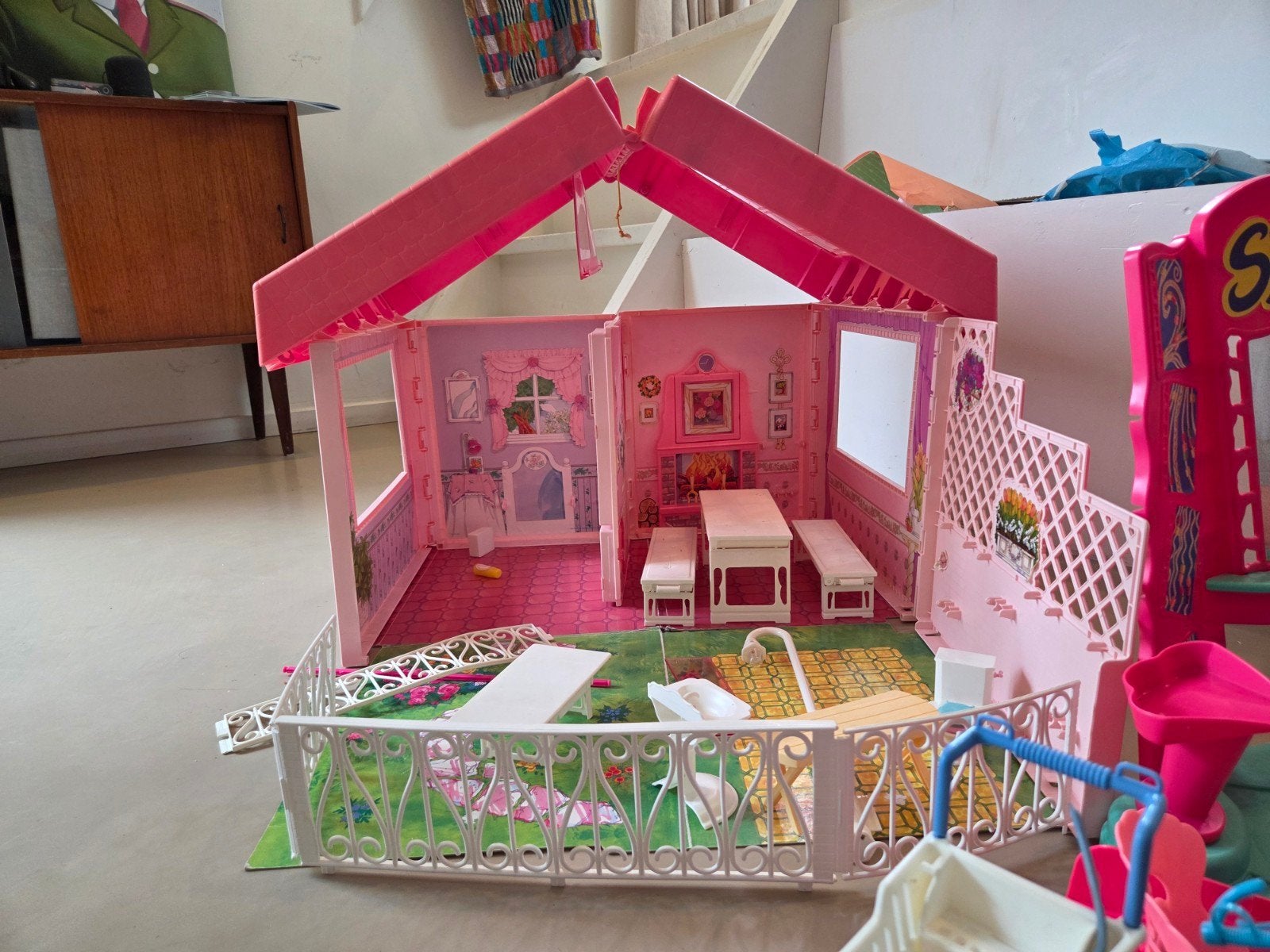 Grote Barbie en Sindy set met huis, auto, fiets en poppen, Ophalen, Gebruikt, Barbie