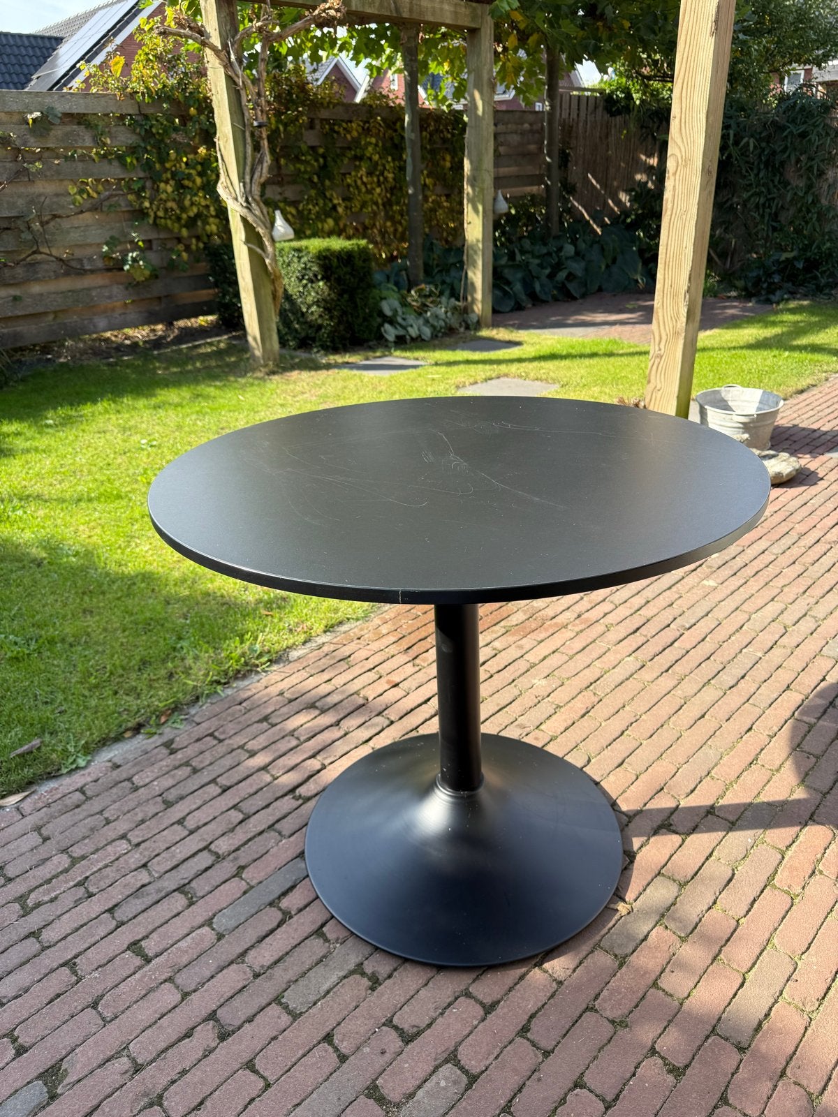 Zwarte ronde tafel met zware voet - Ø90cm, Ophalen, Gebruikt, Rond, Overige materialen